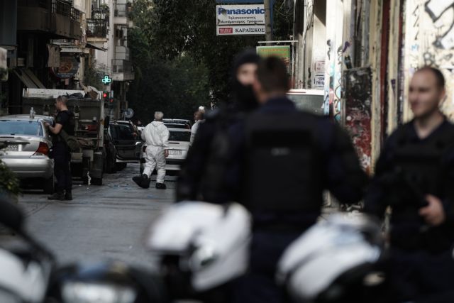 Εκκενώθηκε κτίριο στα Εξάρχεια – Διέμεναν σε άθλιες συνθήκες 50 αλλοδαποί και 10 παιδιά