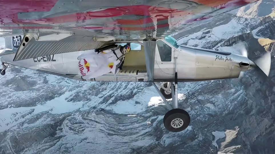 Απίστευτο: Πήδηξαν μέσα σε αεροπλάνο ενώ αυτό πετούσε πάνω από τις Ελβετικές Αλπεις