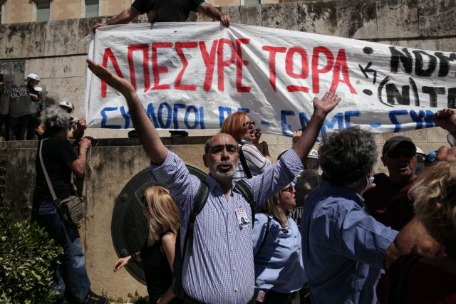 «Απέσυρε τώρα» : Τα πάθη της προστακτικής, τα πάθη της Ελληνικής