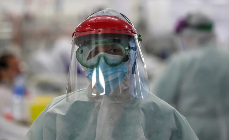 Σημαντικό όπλο στη μάχη κατά του κοροναϊού οι διαφανείς ασπίδες προσώπου