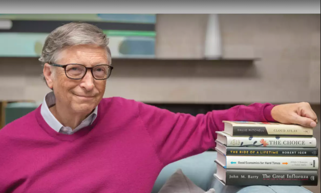 Τα βιβλία που ο Μπιλ Γκέιτς θέλει να διαβάσουμε φέτος το καλοκαίρι