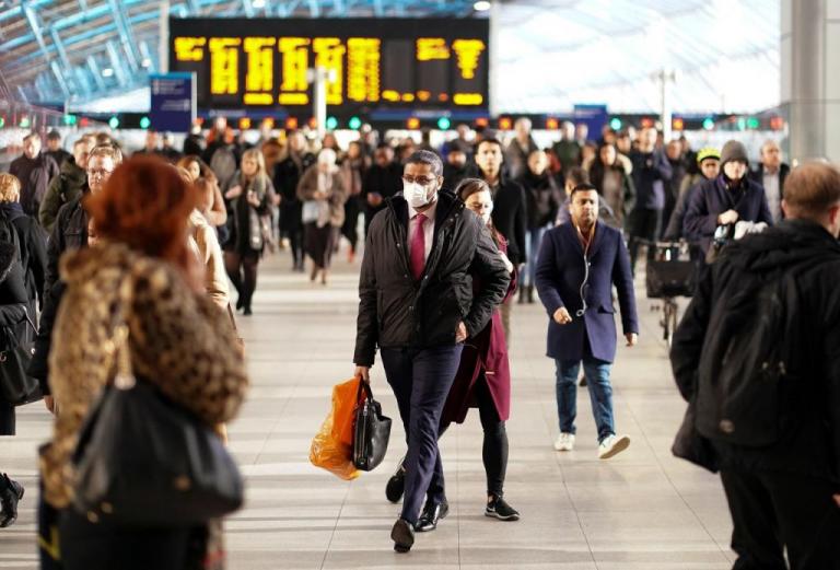 Κοροναϊός : Στη Βρετανία η μεγαλύτερη στον κόσμο αναλογία συνολικών θανάτων σε σχέση με τον πληθυσμό