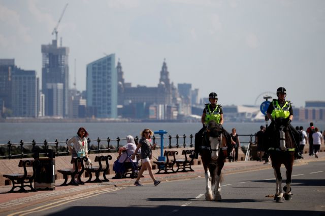 Βρετανία: Από την Τετάρτη η άρση των μέτρων – Το σχέδιο Τζόνσον για μετακινήσεις, σχολεία, καταστήματα