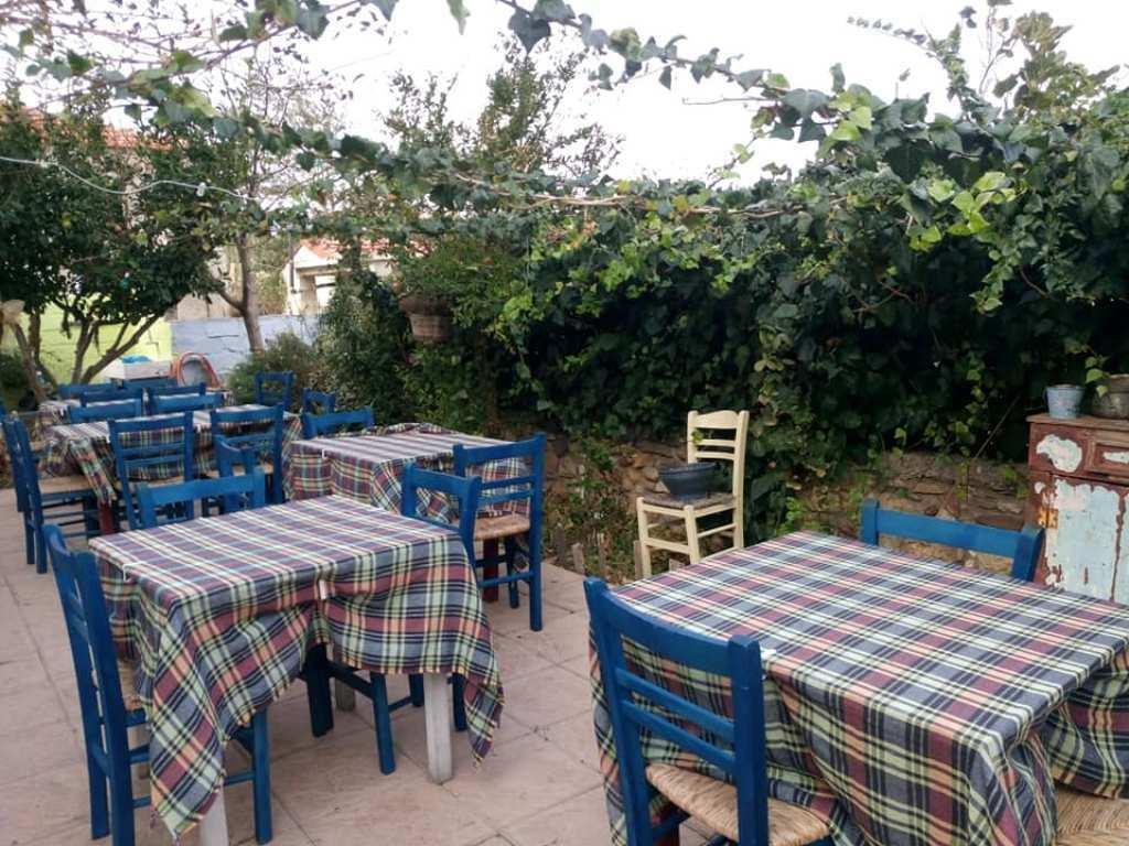 Άρση μέτρων : Τραπέζια και στο… πεζοδρόμιο για την εστίαση