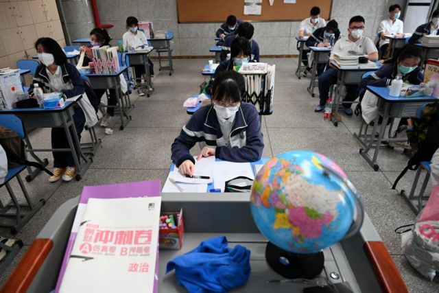 Κίνα: Επιστροφή στα σχολεία με... βραχιολάκι για τους μαθητές - Πώς λειτουργεί