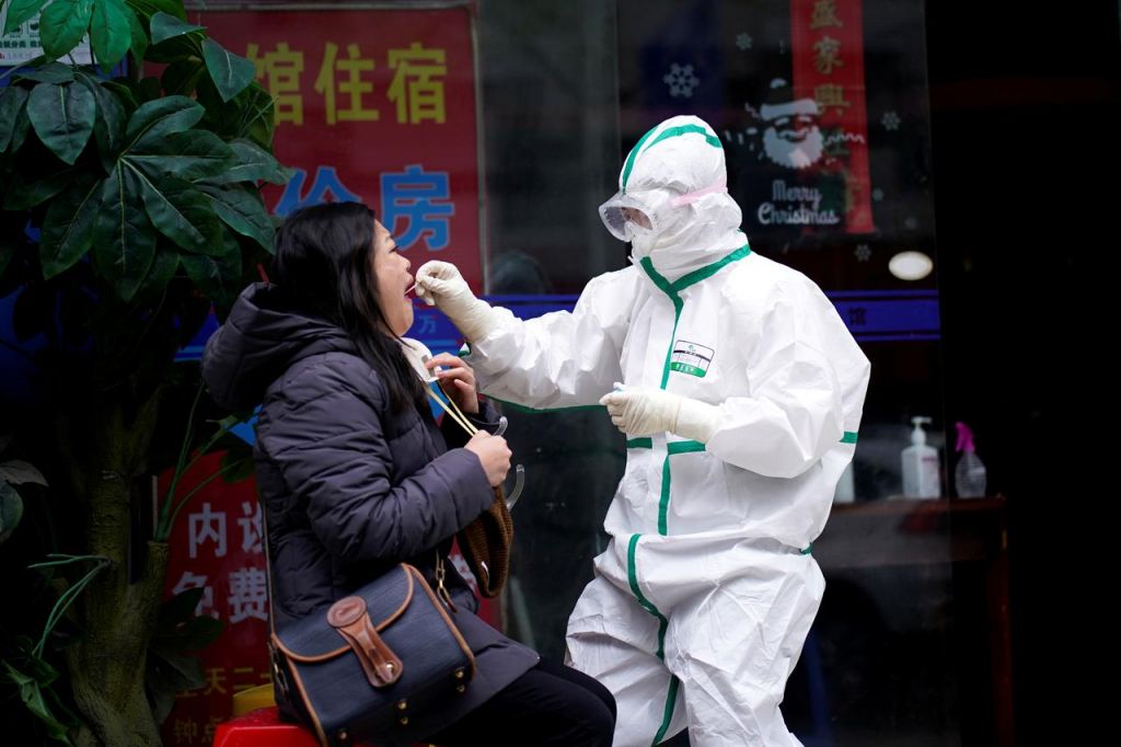 Κοροναϊός - Κίνα : Μόλις πέντε τα νέα κρούσματα μόλυνσης - Στις 82.947 ο συνολικός αριθμός των κρουσμάτων