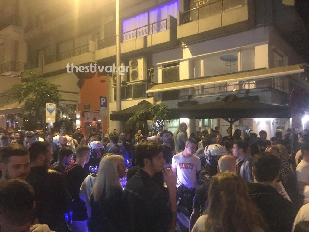 Ένταση έξω από μπαρ στη Θεσσαλονίκη – Συνωστισμός για take away ποτό