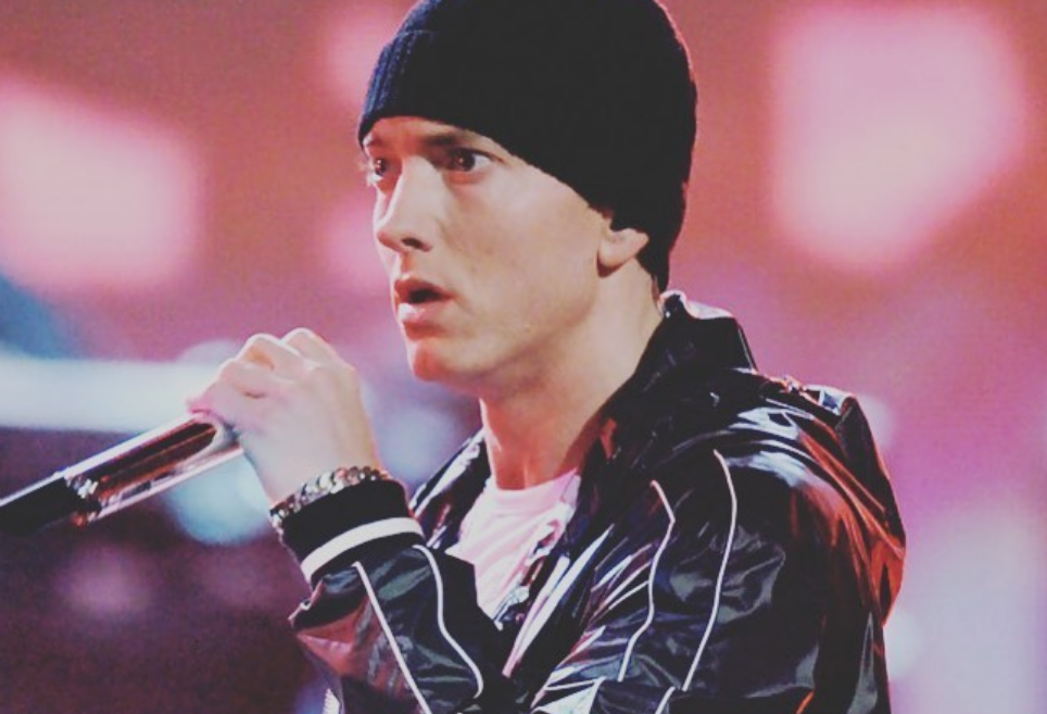 Απίστευτος Eminem : Έδωσε τον αριθμό του κινητού του στο Twitter