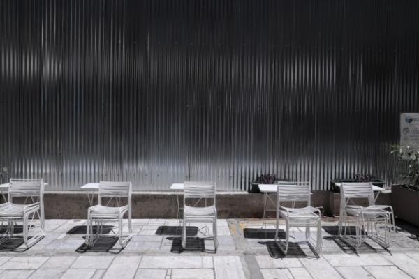 Πρεμιέρα για την εστίαση: Χωρίς μουσική και με αποστάσεις καφές, ποτό και φαγητό