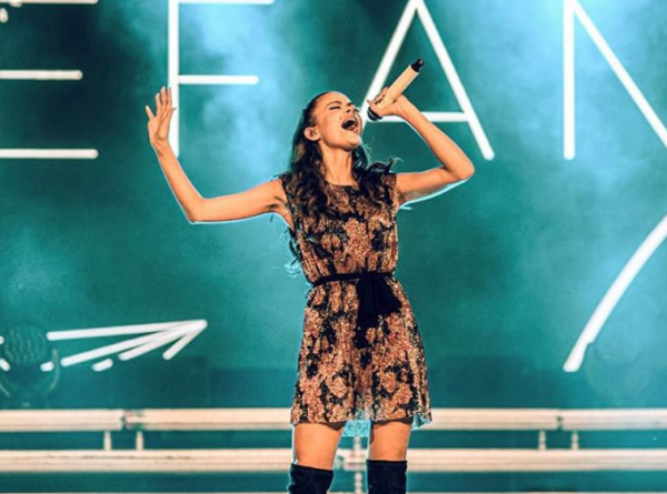 Eurovison 2020 : Η Στεφανία Λυμπεράκη μάγεψε στον διαφορετικό τελικό