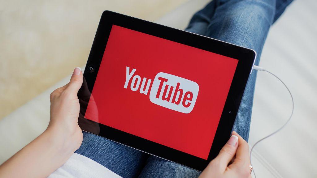 YouTube : Ένα στα τέσσερα δημοφιλή βίντεο περιέχει παραπλανητικές πληροφορίες για τον κοροναϊό