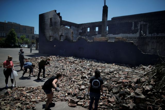 Φόβοι για νέα νύχτα- κόλαση στη Μινεάπολη: Ο Τραμπ στέλνει την Εθνοφρουρά και οργανώνει… πάρτι στον Λευκό Οίκο