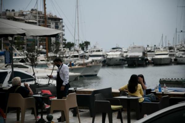 Στη Βουλή η τροπολογία για τη μείωση του ΦΠΑ στην εστίαση