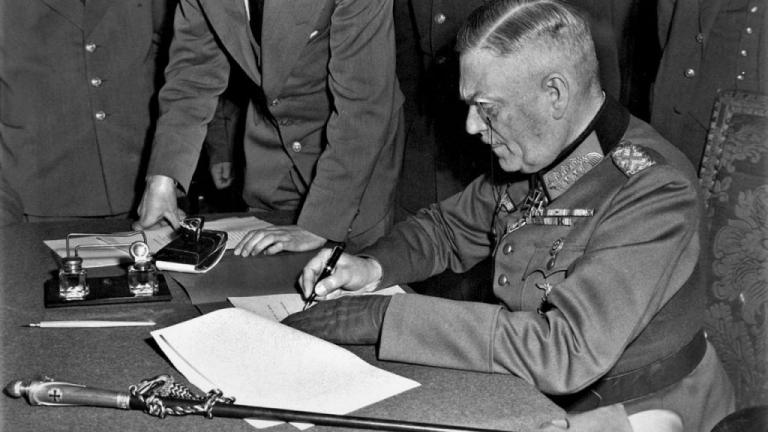 75 χρόνια μετά την ήττα του ναζισμού ο φασισμός σηκώνει ξανά κεφάλι