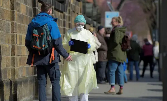 Κοροναϊός – Γερμανία : Στα 33 τα νέα θύματα, στα 583 τα νέα κρούσματα μόλυνσης τις τελευταίες 24 ώρες