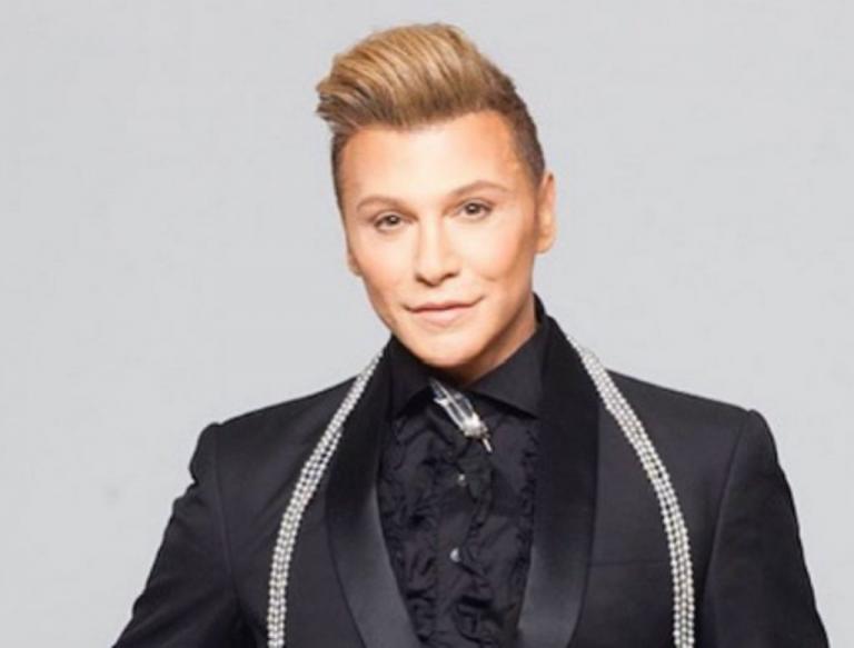 Τάκης Ζαχαράτος: Είπε «καλό μήνα» με μια νέα μεταμόρφωση