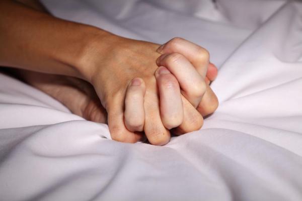 Τι προδίδει την γυναίκα ότι απατάει τον σύντροφο της;