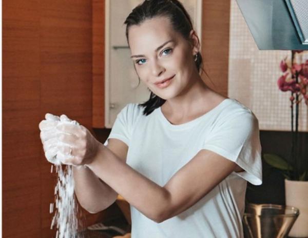 Υβόννη Μπόσνιακ: Άνοιξε κανάλι στο YouTube