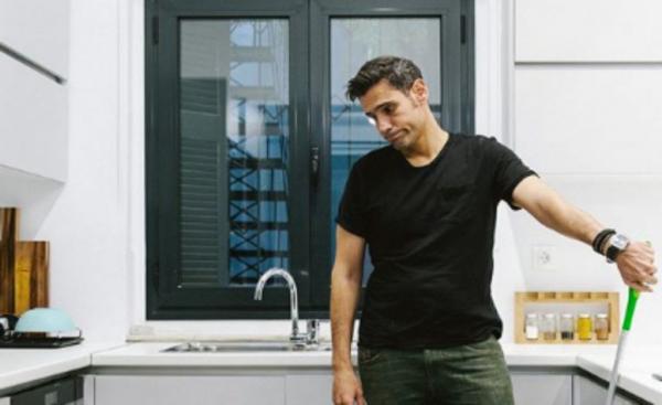 Δημήτρης Ουγγαρέζος: «Δεν έχω αντιμετωπίσει τον θάνατο των γονιών μου»