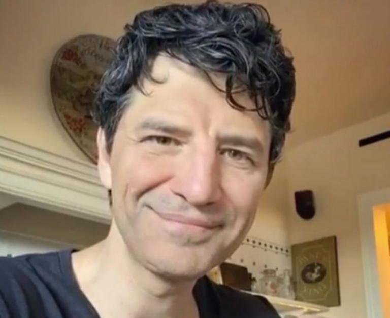 Σάκης Ρουβάς: Μπορείτε να φάτε το πρωινό σας μαζί του