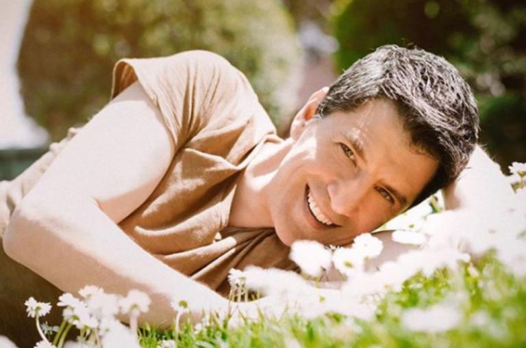 Σάκης Ρουβάς: Εξομολόγηση μέσα στο μποστάνι του