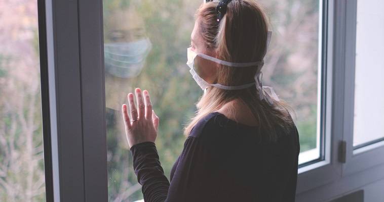 Ευρώπη : Η καραντίνα έκανε πιο μελαγχολικούς και μοναχικούς τους κάτω των 35 ετών