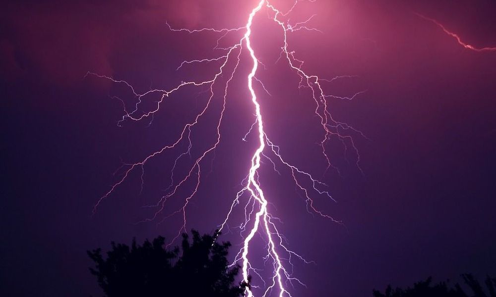 Τραγωδία στη Σκόπελο: Νεκρή γυναίκα από κεραυνό