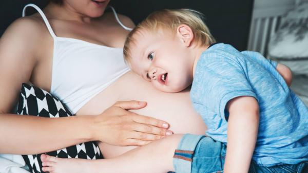 Τι αλλάζει όταν μεγαλώνουμε το δεύτερο παιδί μας;