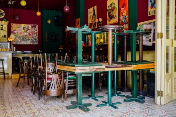 Κοροναϊός: Εστιατόρια στην Θεσσαλονίκη πωλούνται σε εξευτελιστικές τιμές