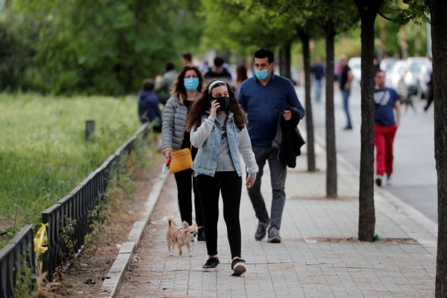 Κοροναϊός : Πρέπει να φοράμε μάσκα σε εξωτερικό χώρο;