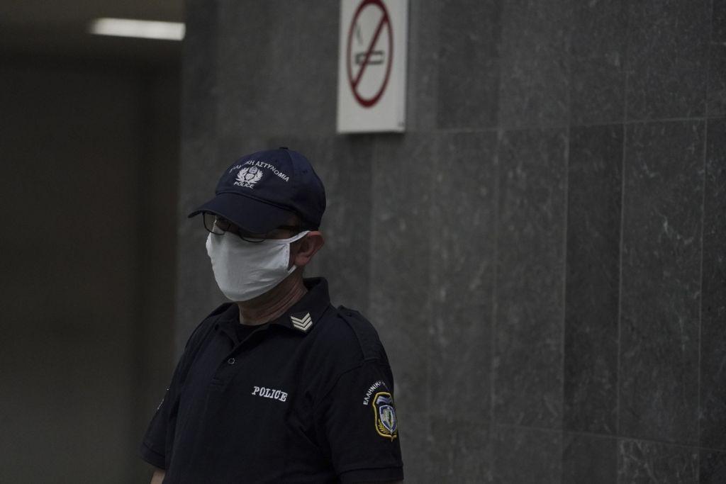 Πότε θα σημάνει συναγερμός για έξαρση του κοροναϊού – Οι βασικοί φόβοι μετά την άρση των μέτρων