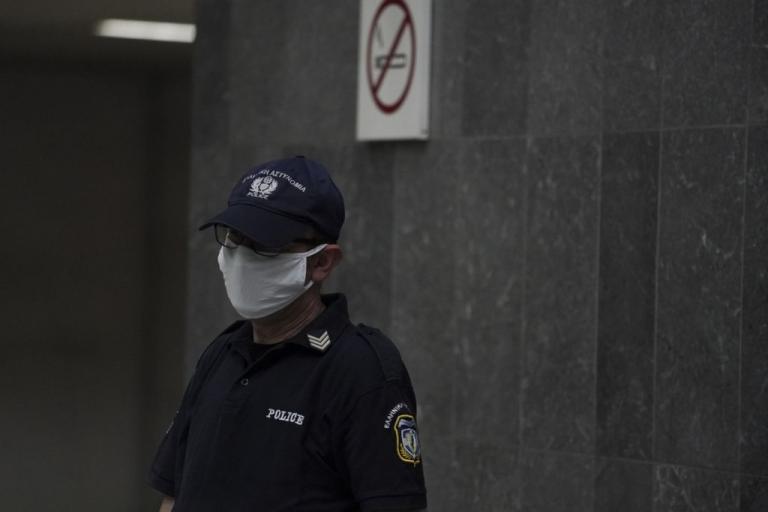 Πότε θα σημάνει συναγερμός για έξαρση του κοροναϊού – Οι βασικοί φόβοι μετά την άρση των μέτρων