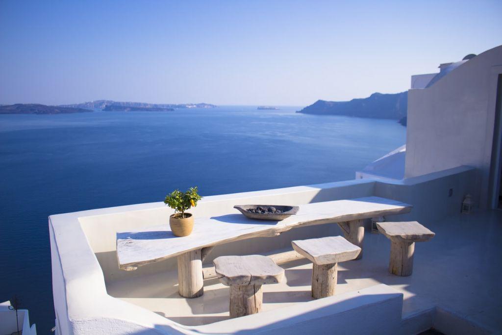 Daily Mail: «Πόρτα» από την Ελλάδα στους βρετανούς τουρίστες