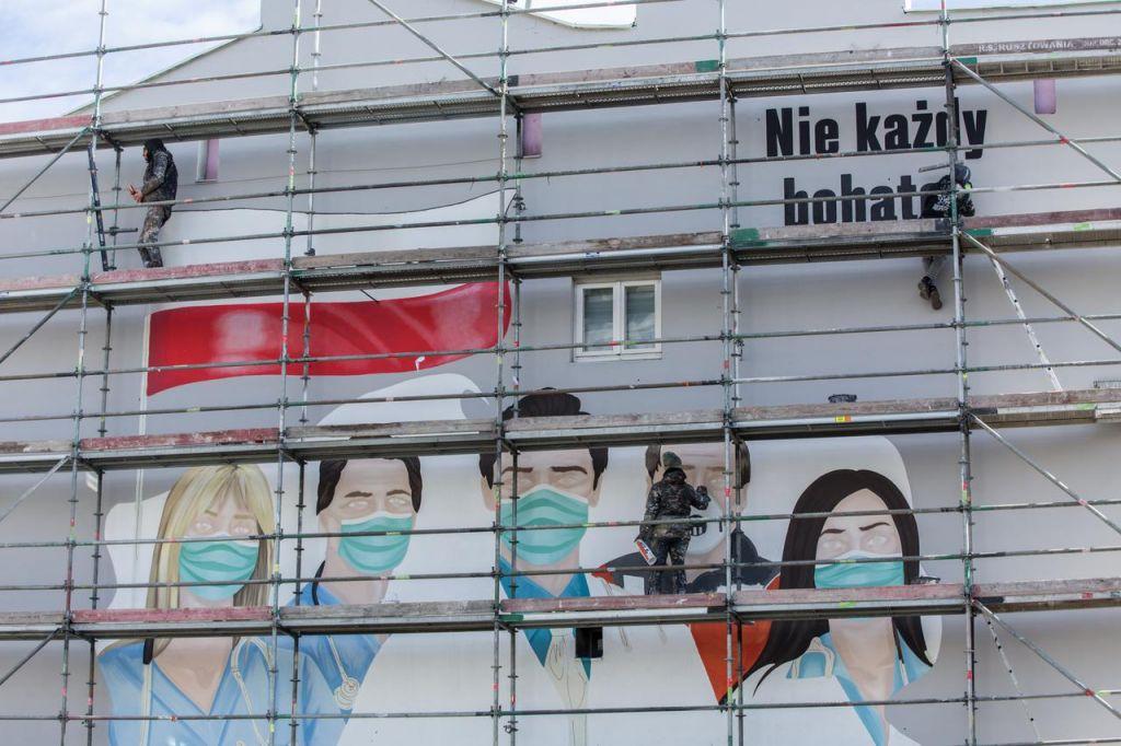 Κοροναϊός – Πολωνία : Άνοιγμα ορισμένων σχολείων τη στιγμή που τα θύματα της πανδημίας ξεπερνούν πλέον τα 1.000