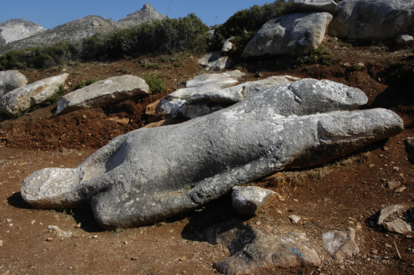 Νάξος : Οι κούροι και η κόρη