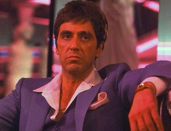 Ο «Scarface» επιστρέφει: Αυτός είναι ο σκηνοθέτης στο ριμέικ του θρυλικού «Σημαδεμένου»