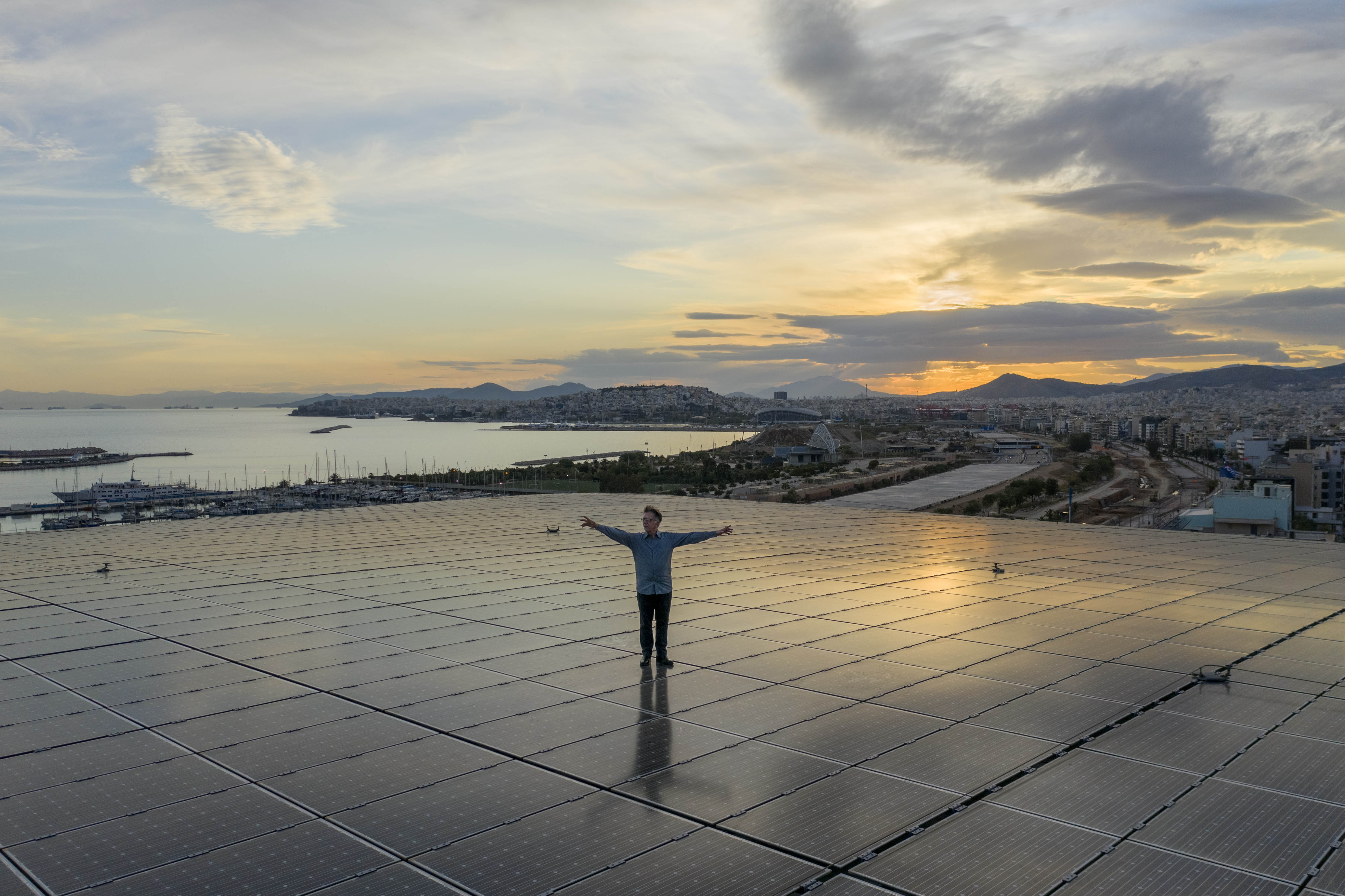 Ο Δημήτρης Καμαρωτός «μετέωρος» στο Νιάρχος – Πρώτη φορά συναυλία στο Ενεργειακό Στέγαστρο