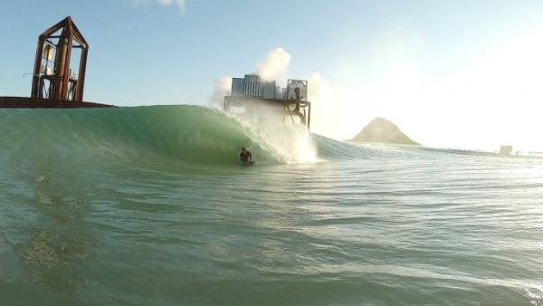 Surf Lakes: Αυτή είναι η μεγαλύτερη πισίνα στον κόσμο – Παράδεισος για σέρφινγκ