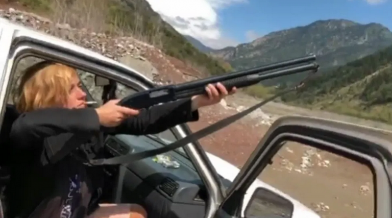 Στη δικαιοσύνη προσφεύγει η Πανελλήνια Φιλοζωική Ομοσπονδία για ταινία της Λένας Κιτσοπούλου