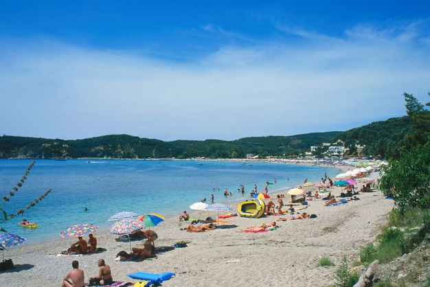 Κοροναϊός : Τεστ, χρήση κλιματιστικών και ασφάλεια στη θάλασσα απασχολούν την Επιτροπή Εμπειρογνωμόνων