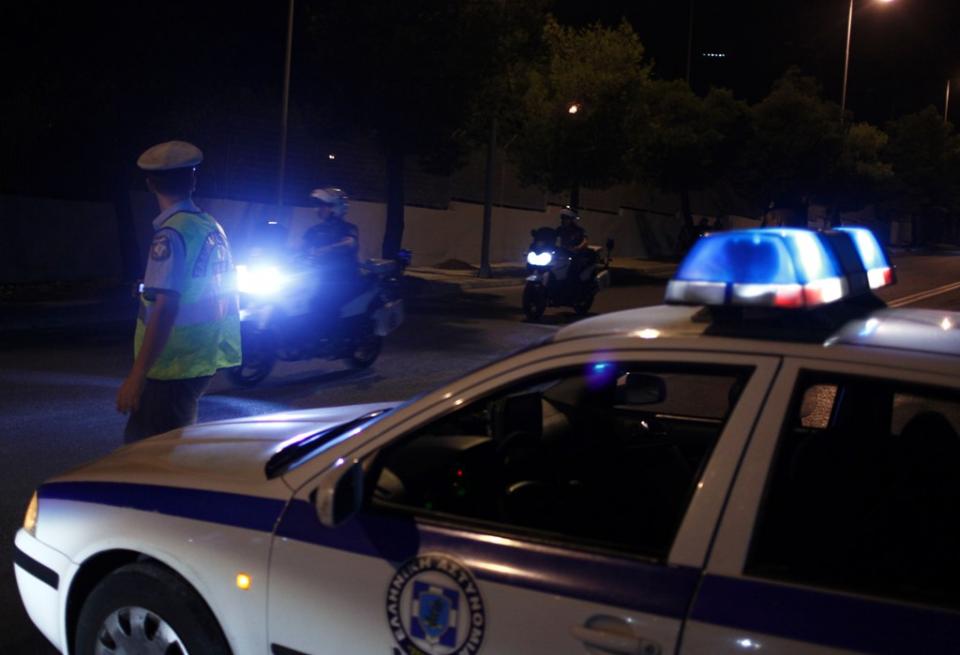 Νύχτα επιθέσεων σε Αθήνα και Θεσσαλονίκη - Κάηκαν 11 αυτοκίνητα