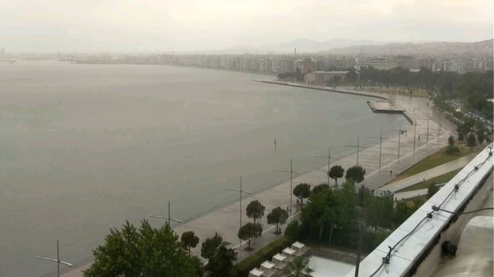 Θεσσαλονίκη: Ισχυρή βροχόπτωση και κυκλοφοριακή συμφόρηση στους δρόμους