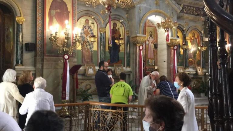Τι έγινε στη λειτουργία της Μητρόπολης – Πώς κοινώνησαν οι πιστοί