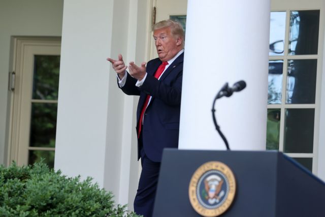 Ο Τραμπ απειλεί μέσω Twitter να… κλείσει τα social media