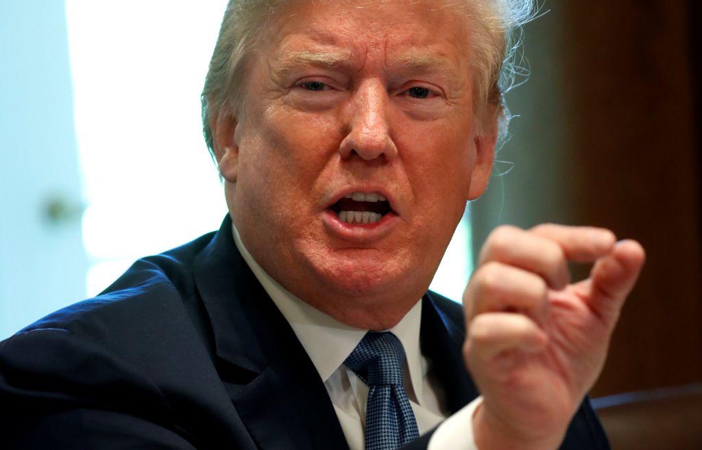 Έκκληση Τραμπ να ανοίξουν όλοι οι χώροι λατρείας στις ΗΠΑ