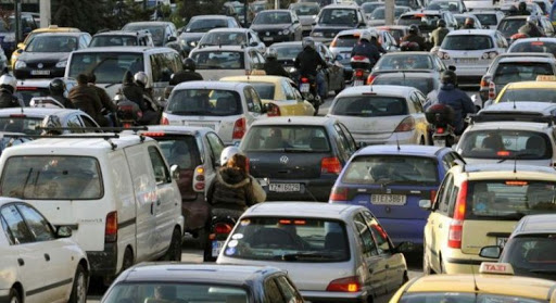 Κυκλοφοριακό κομφούζιο στην Αθηνών – Κορίνθου μετά από τροχαίο στο Δαφνί