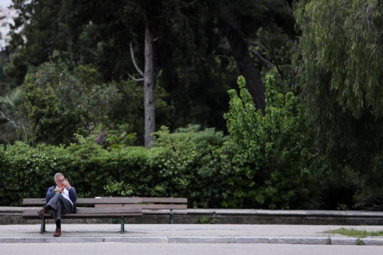 Κοροναϊός : Ελεύθερη Ελλάδα, αλλά με αυστηρές συστάσεις, μάσκες και αγωνία