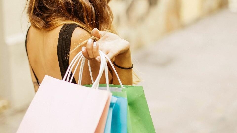 EY : Πώς η πανδημία αλλάζει ριζικά τις καταναλωτικές συμπεριφορές