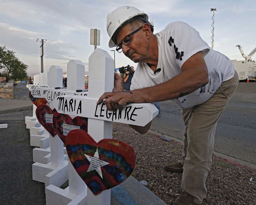 Greg Zanis: Πέθανε ο Έλληνας ομογενής «σταυροφόρος» κατά των μαζικών δολοφονιών στις ΗΠΑ