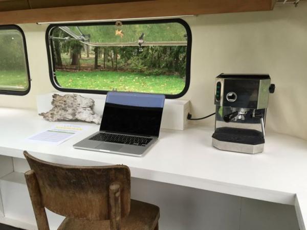 Kantoor Karavaan: Μια απίστευτη πρόταση εργασίας με… επιστροφή στη φύση